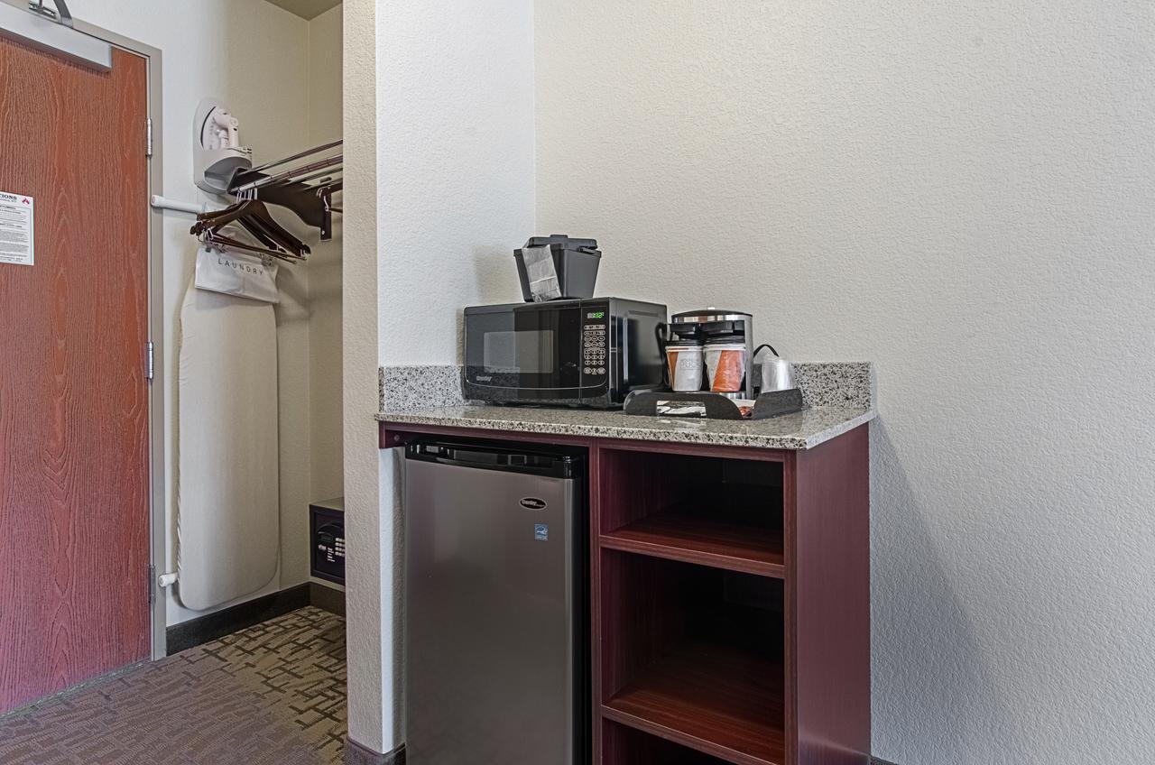 Cobblestone Inn & Suites - Guernsey Esterno foto