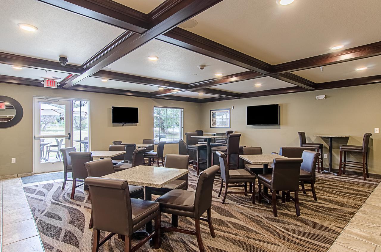 Cobblestone Inn & Suites - Guernsey Esterno foto