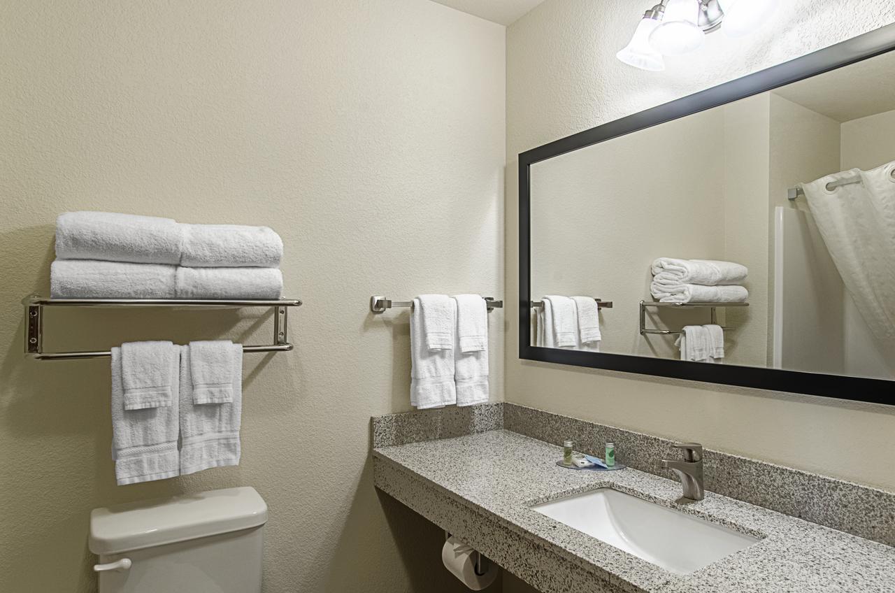 Cobblestone Inn & Suites - Guernsey Esterno foto