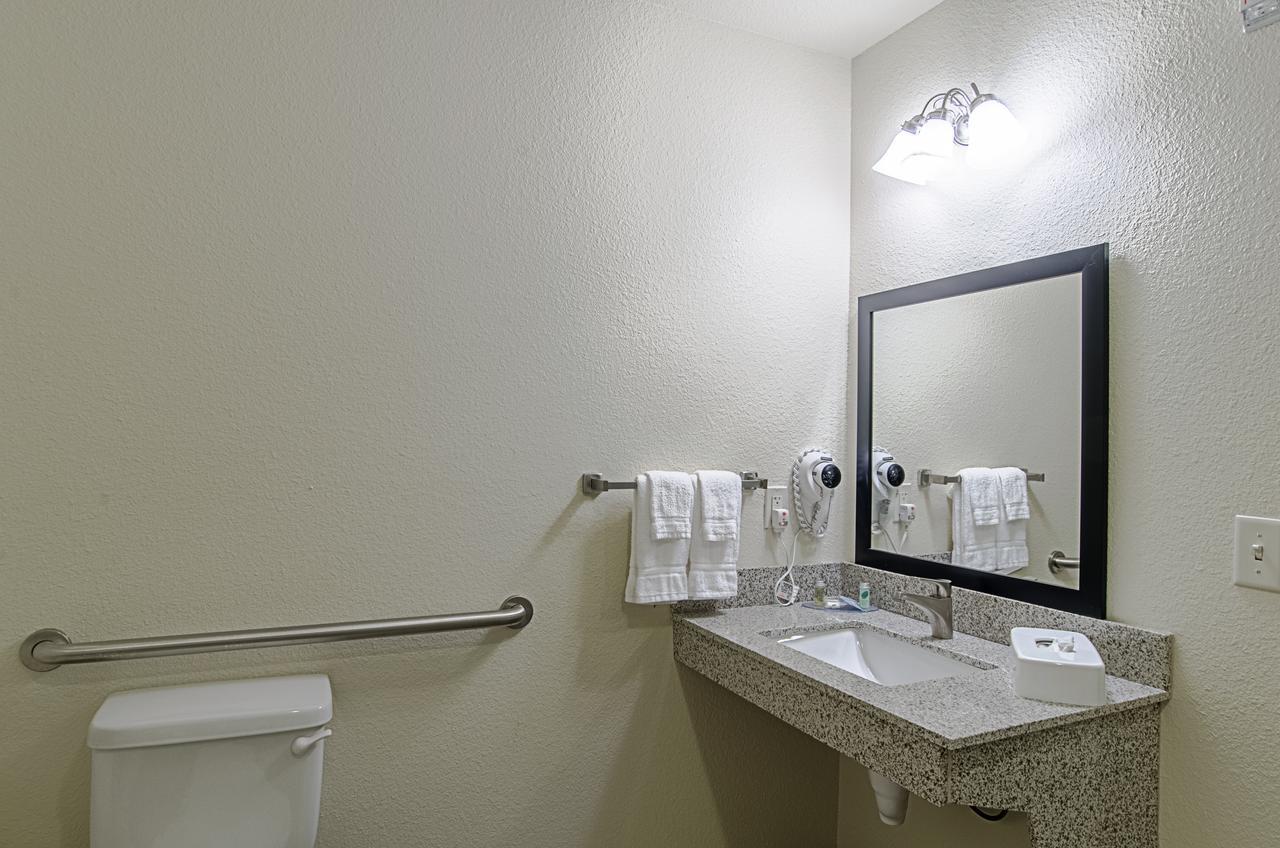 Cobblestone Inn & Suites - Guernsey Esterno foto